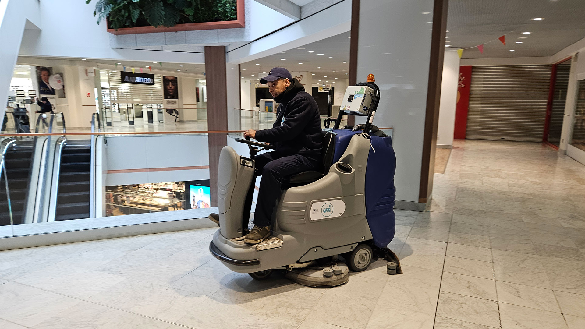 nettoyage sol mécanisé centre commercial