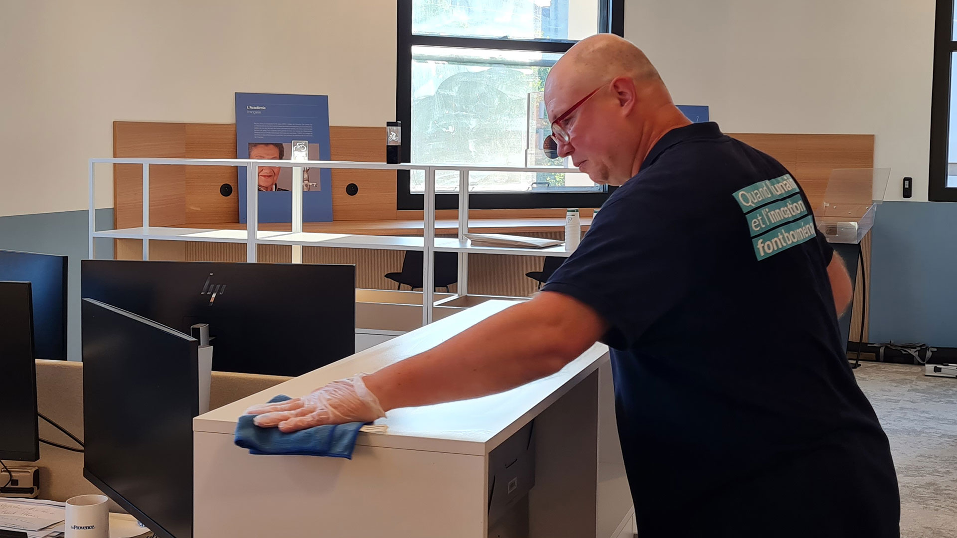 Nettoyage surfaces tertiaire