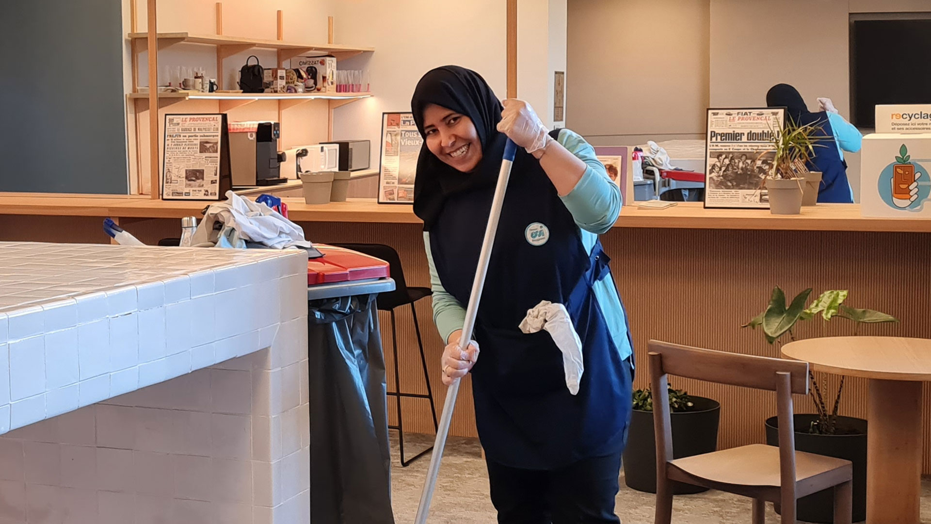 Nettoyage sol cafétéria