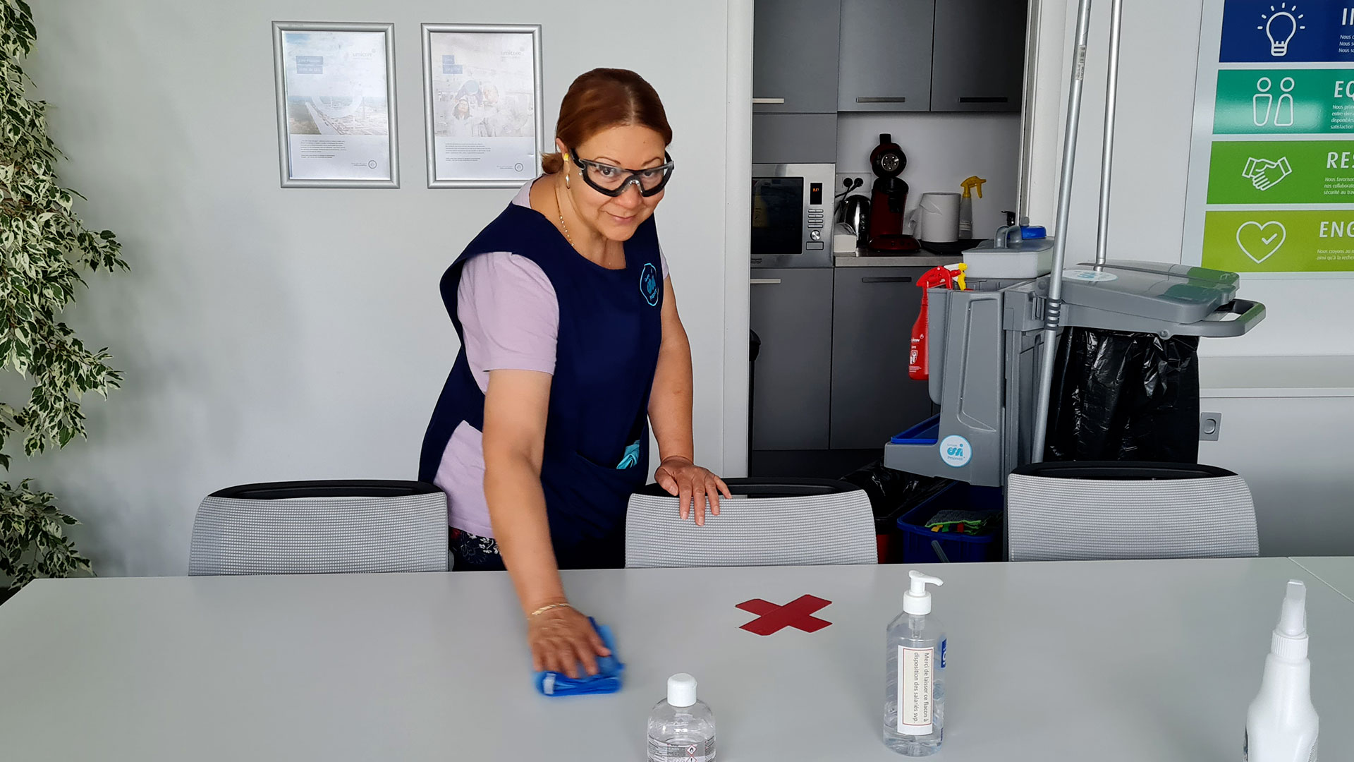 Agent-1-reduit agent nettoyage école ESITC